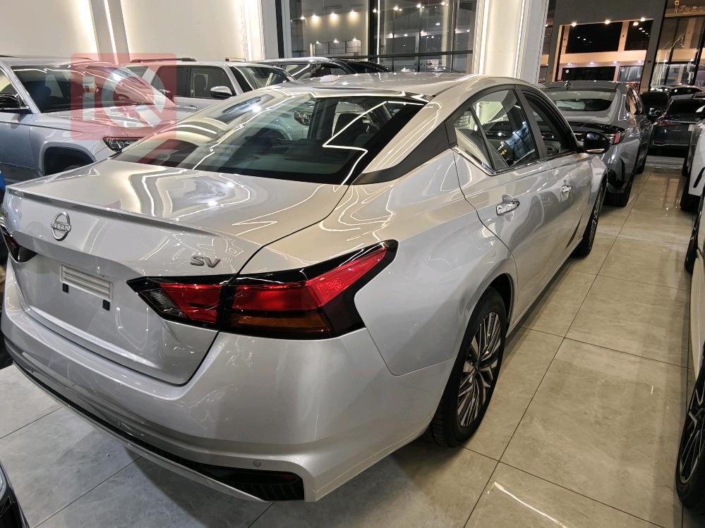 نيسان ألتيما